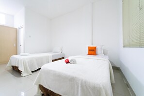 Twin Room - KoolKost near Ragunan Zoo (Jakarta)