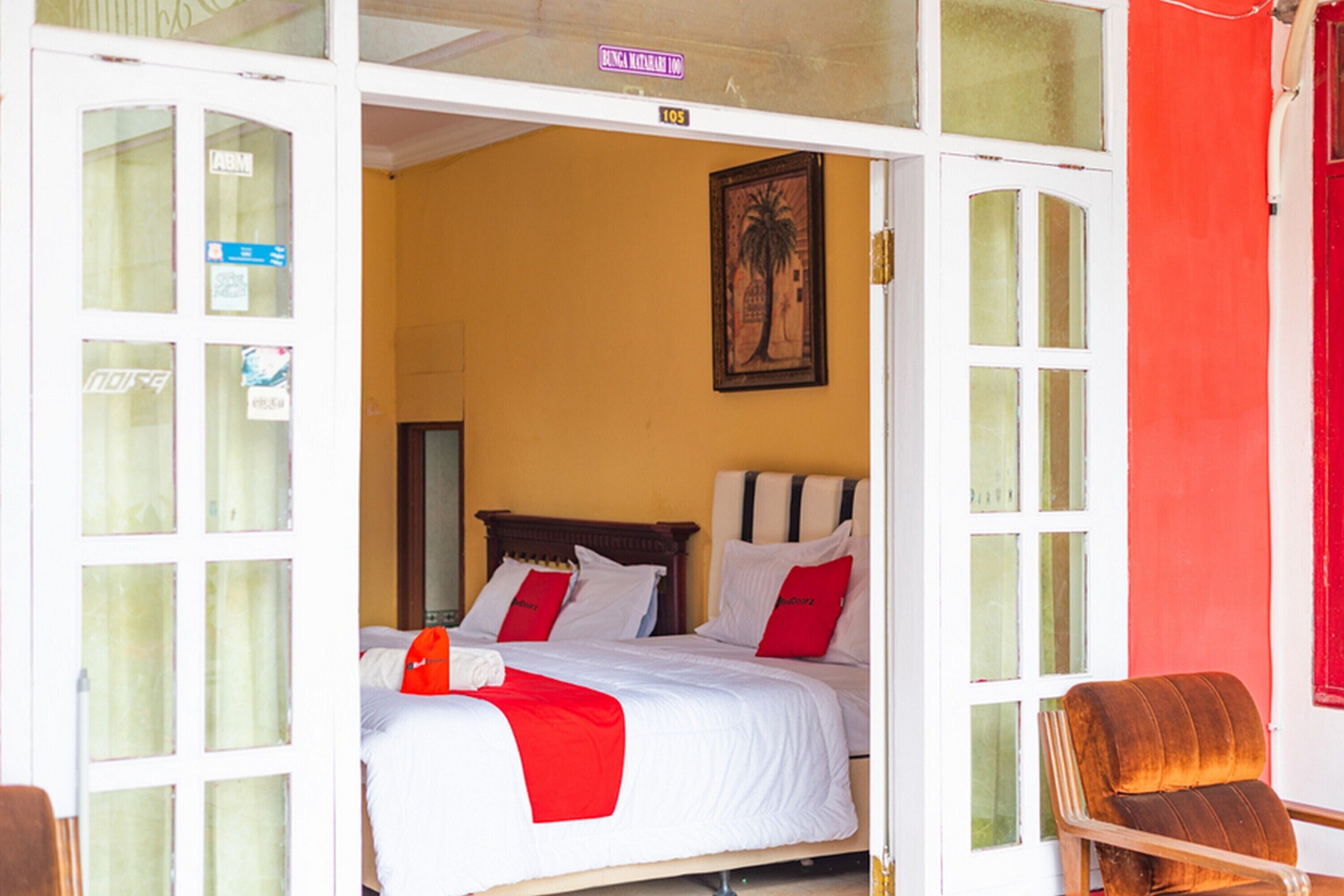 Family Room (RedDoorz) | Free WiFi