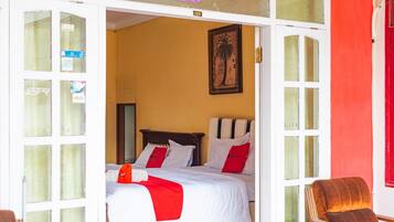 Family Room (RedDoorz) | Free WiFi