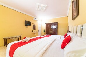 Family Room (RedDoorz)