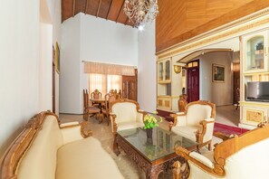Lobby sitting area - RedDoorz Syariah near Balai Kota Batu (Batu)