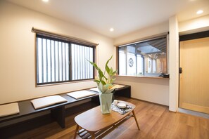 하우스 (Private Vacation Home) | 거실 공 간 | 평면 TV