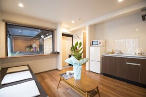 하우스 (Private Vacation Home) | 거실 공간 | 평면 TV