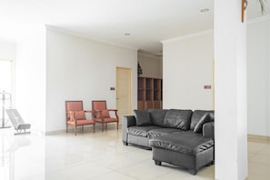 Coin salon dans le hall
