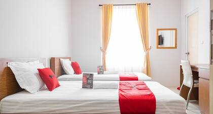 RedDoorz near Siloam Karawaci 3