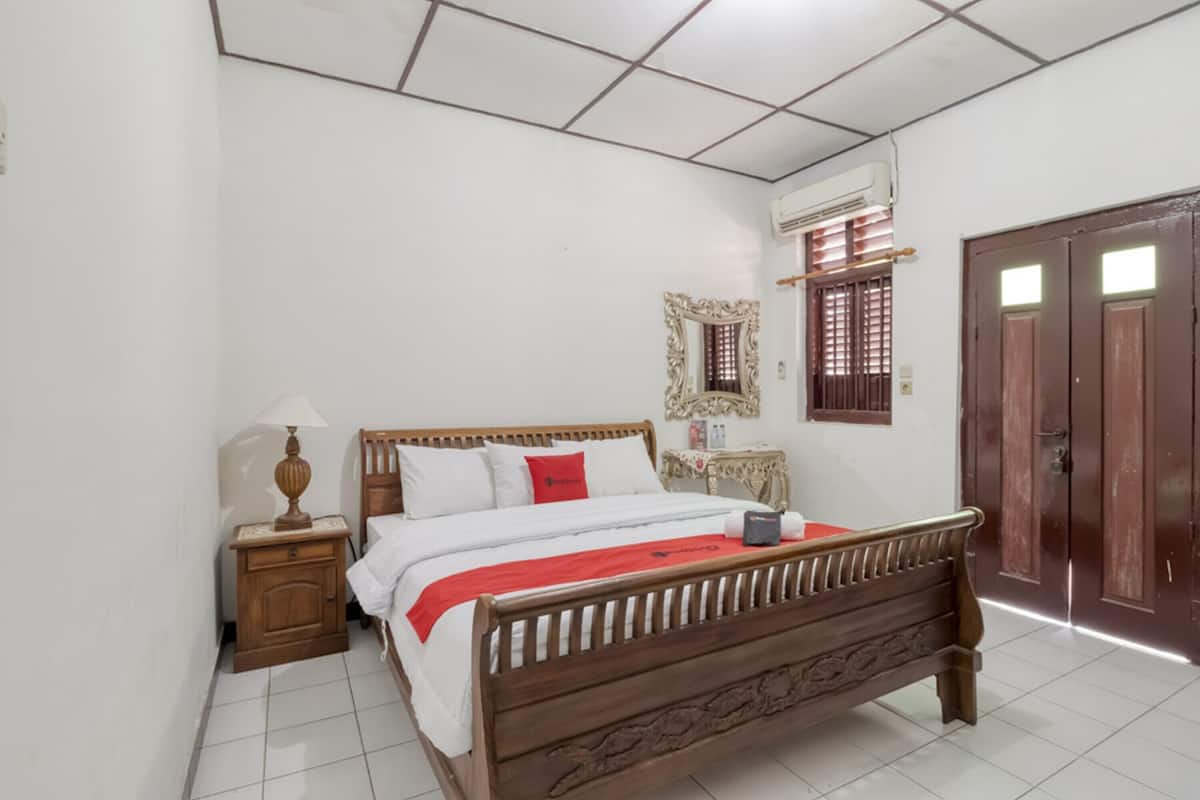 Superior Room (RedDoorz) | Bed sheets