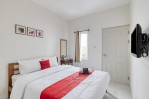 Bed sheets - RedDoorz Syariah Near Wijilan 2 Yogyakarta (Yogyakarta)