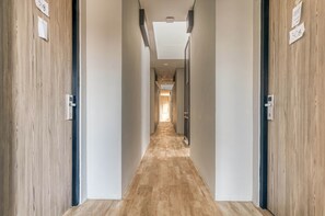 Hallway - RedDoorz Plus near Gandaria City Mall 2 (Jakarta)