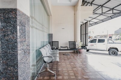 蘇祖亞購物中心附近 RedDoorz Syariah 酒店