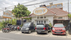 Unclassified image, 4 of 27, button - Reddoorz Near Tugu Yogyakarta (Yogyakarta)