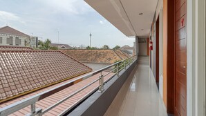 Unclassified image, 3 of 27, button - Reddoorz Near Tugu Yogyakarta (Yogyakarta)