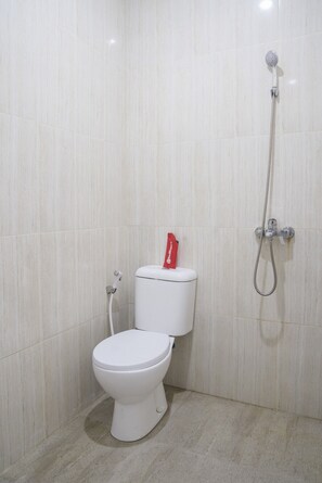 Shower, free toiletries, towels