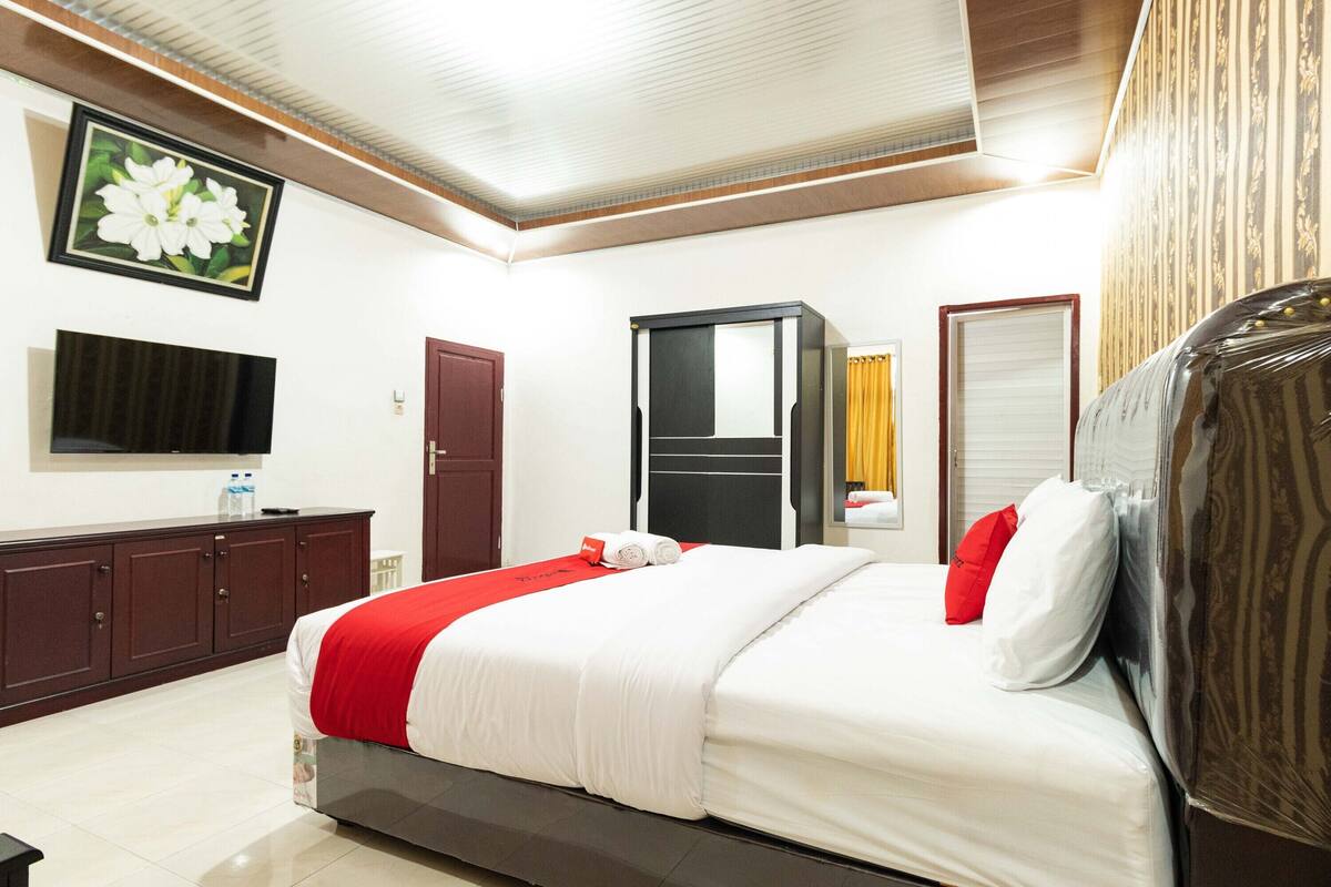 Double Room (RedDoorz)