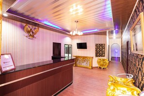 Reception - RedDoorz Plus near Universitas Methodist Medan (Medan)