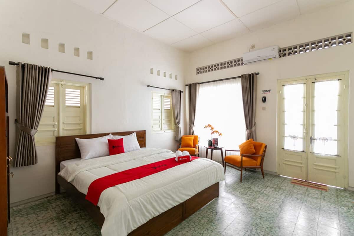 Premium Room (RedDoorz) | Bed sheets