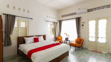 Premium Room (RedDoorz) | Bed sheets
