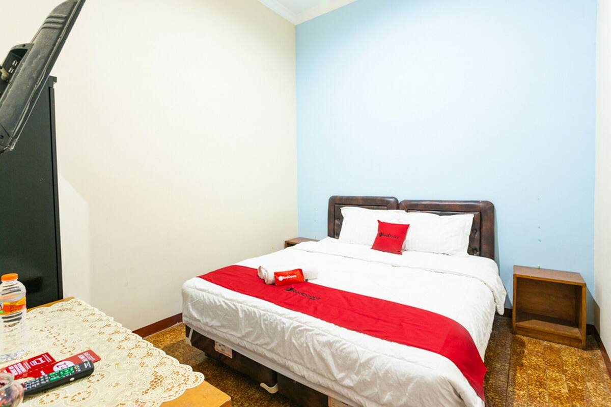 Double Room (RedDoorz)