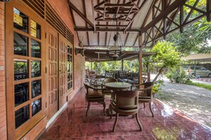 Exterior - RedDoorz Hostel near Adisucipto Airport Yogyakarta (Depok)