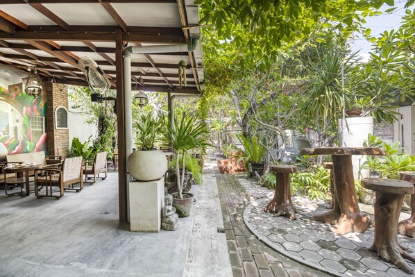 Exterior - RedDoorz Hostel near Adisucipto Airport Yogyakarta (Depok)