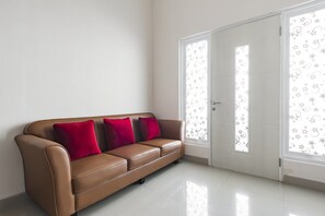 Lobby sitting area - KoolKost near T2 Juanda Airport (Sidoarjo)