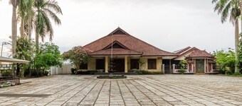 RedDoorz Syariah near Gor Ken Arok