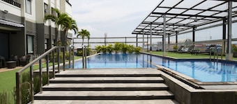 RedDoorz Apartment near Grand City Mall