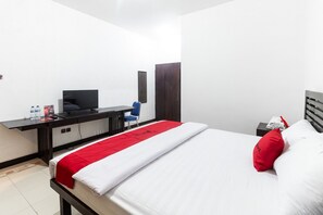 Room - RedDoorz near Bahu Mall Manado (Manado)