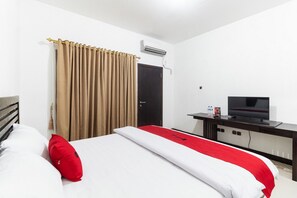 Double Room (RedDoorz)
