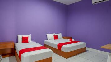 Family Room (RedDoorz)