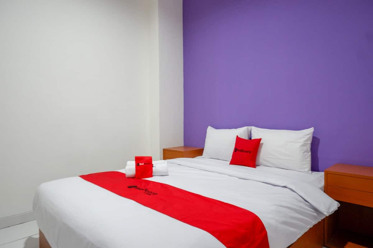Double Room (RedDoorz)