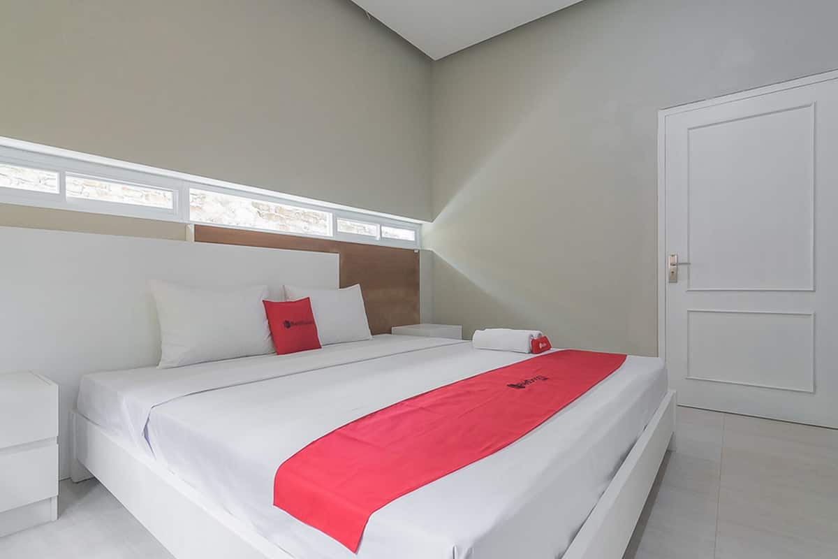 Deluxe Room (RedDoorz)