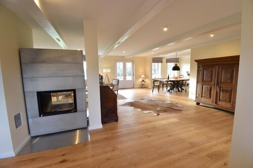 Hyggeby - Kamin, Sauna, Badewanne, 2 Duschen, TV, Terrasse, Gartenmöbel, Garten