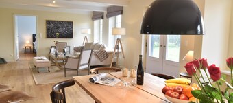 Hyggeby - Kamin, Sauna, Badewanne, 2 Duschen, TV, Terrasse, Gartenmöbel, Garten