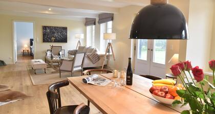 Hyggeby - fireplace, sauna, bathtub, two showers, TV, terrace, garden