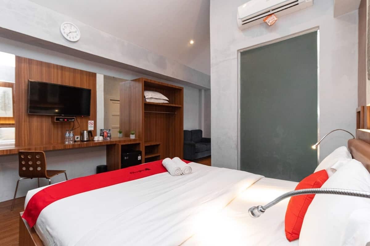 Suite (RedDoorz)