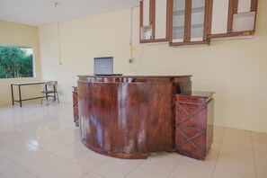 ฝ่ายต้อนรับ