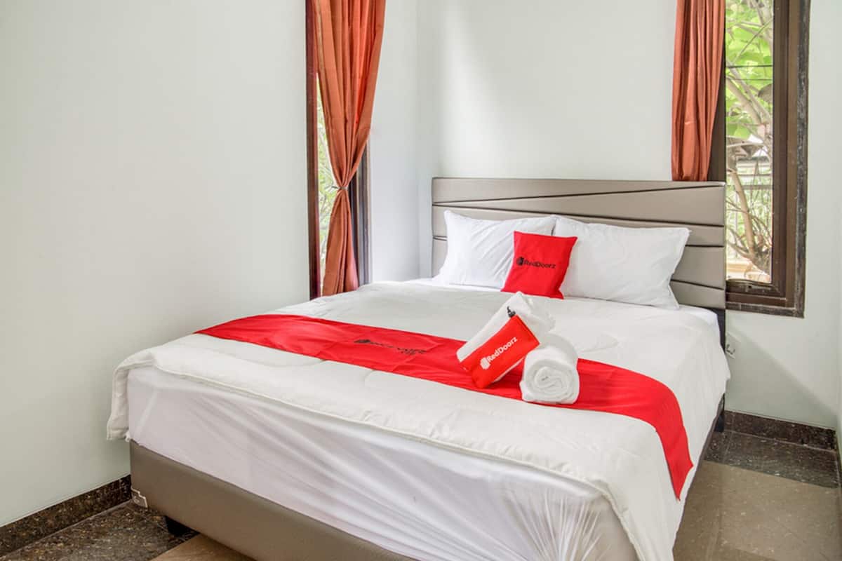 Double Room (RedDoorz)