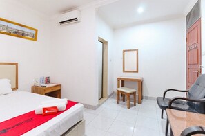Double Room (RedDoorz) | Free WiFi - RedDoorz @ Jalan Mojopahit Medan (Medan)
