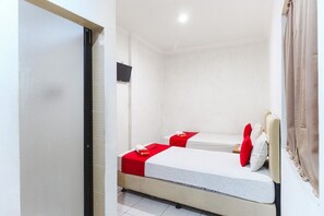 Twin Room (RedDoorz) - RedDoorz @ Jalan Mojopahit Medan (Medan)