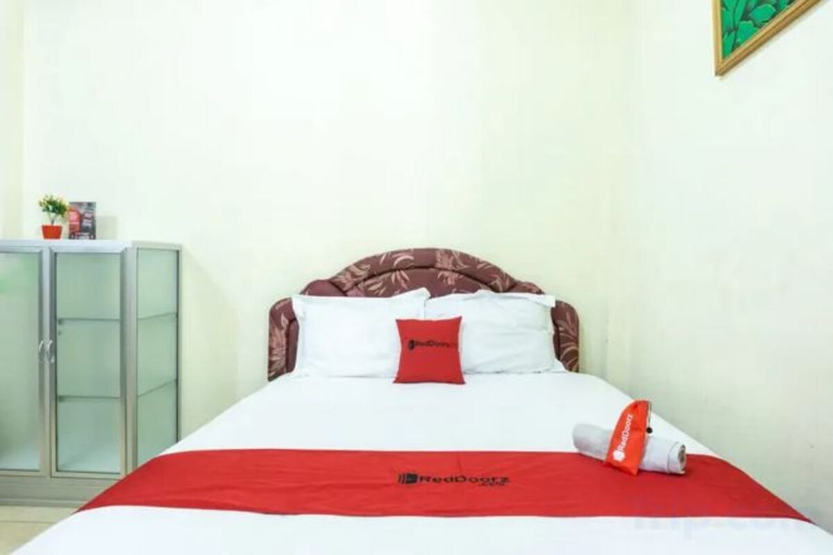 RedDoorz Room