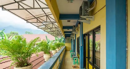 RedDoorz near H. Hasan Aroeboesman Airport