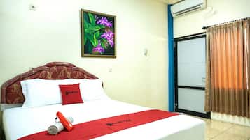 Double Room (RedDoorz)