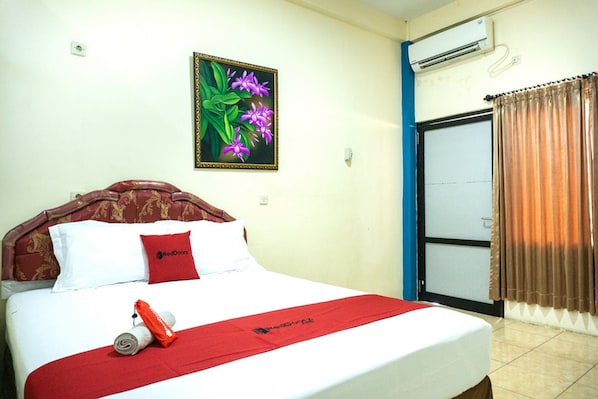 Double Room (RedDoorz)