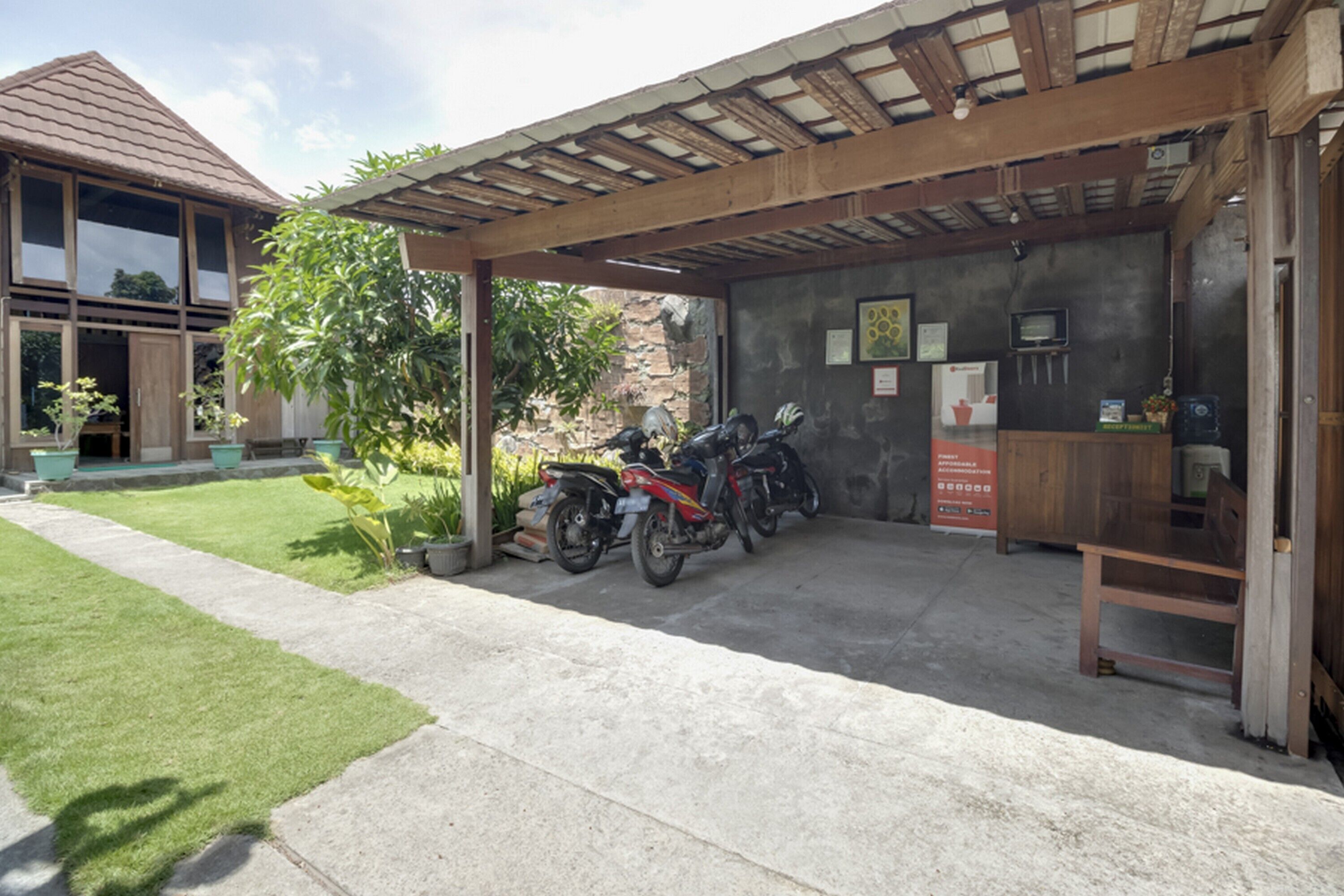 Photo - RedDoorz at Omah Kayu Homestay Yogyakarta