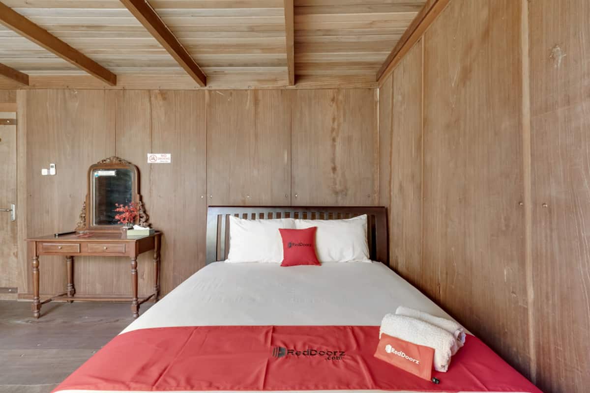 Deluxe Room (RedDoorz)
