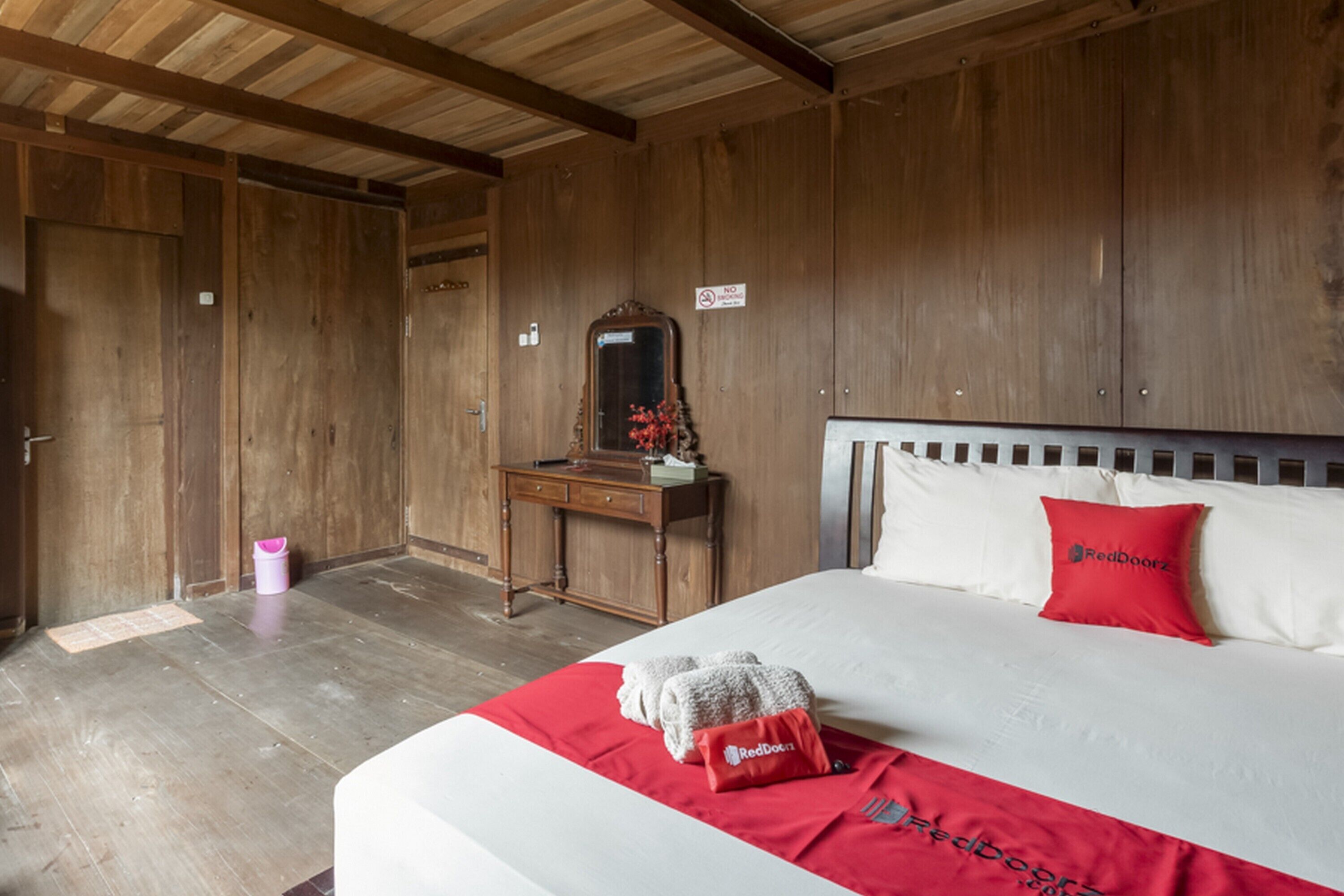 Photo - RedDoorz at Omah Kayu Homestay Yogyakarta