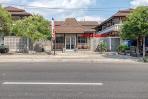 Free self-parking - RedDoorz near Malioboro Tugu Station Jogja 2 (Yogyakarta)