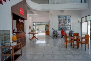 Coin salon dans le hall