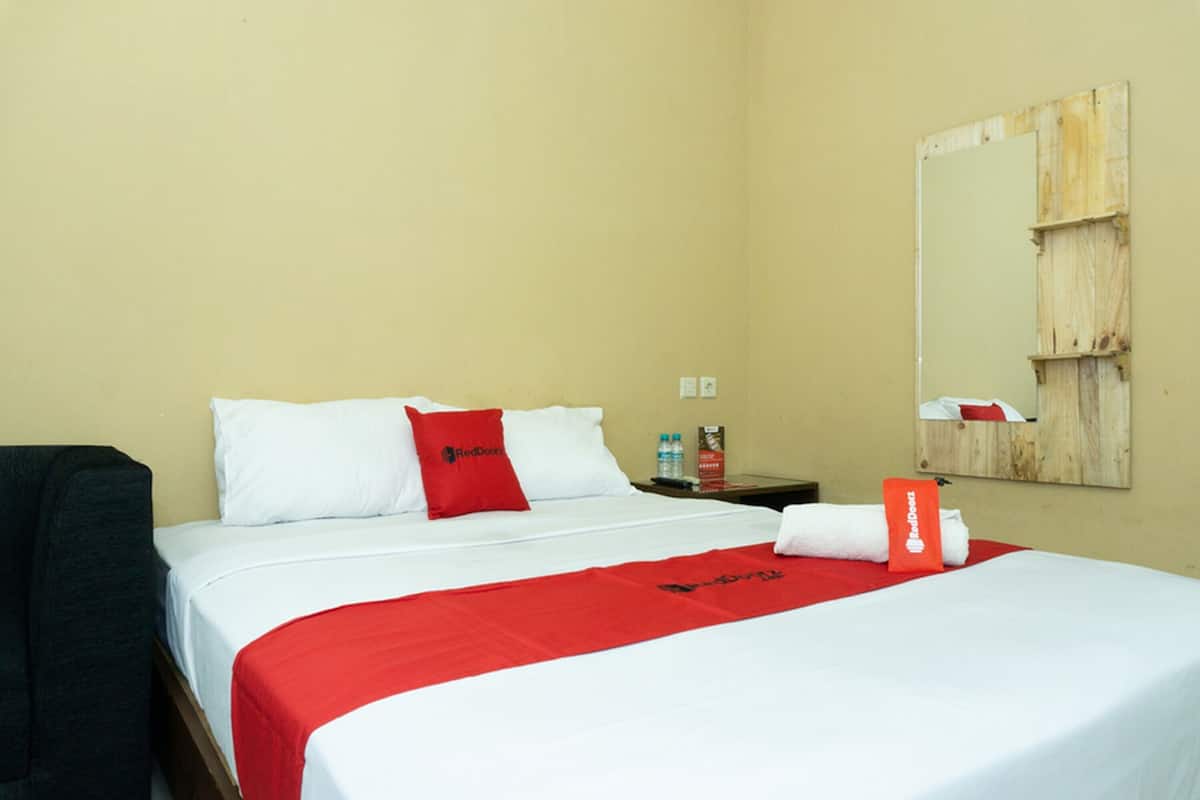 Premium Room (RedDoorz)
