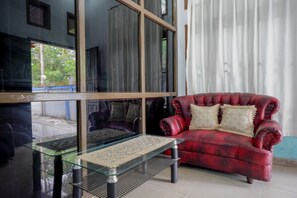 Living room - RedDoorz @ Wangi Wangi Island Wakatobi (Wangi-Wangi)